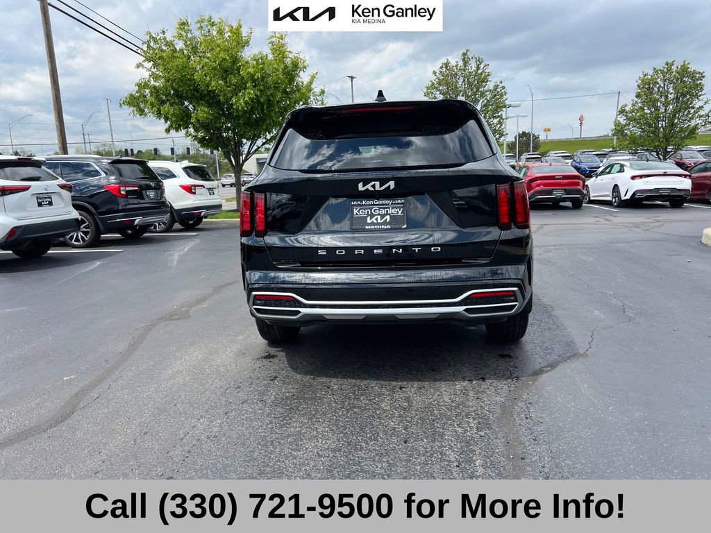 Certified 2022 Kia Sorento EX w/ Panoramic Sunroof Package FWD image 12