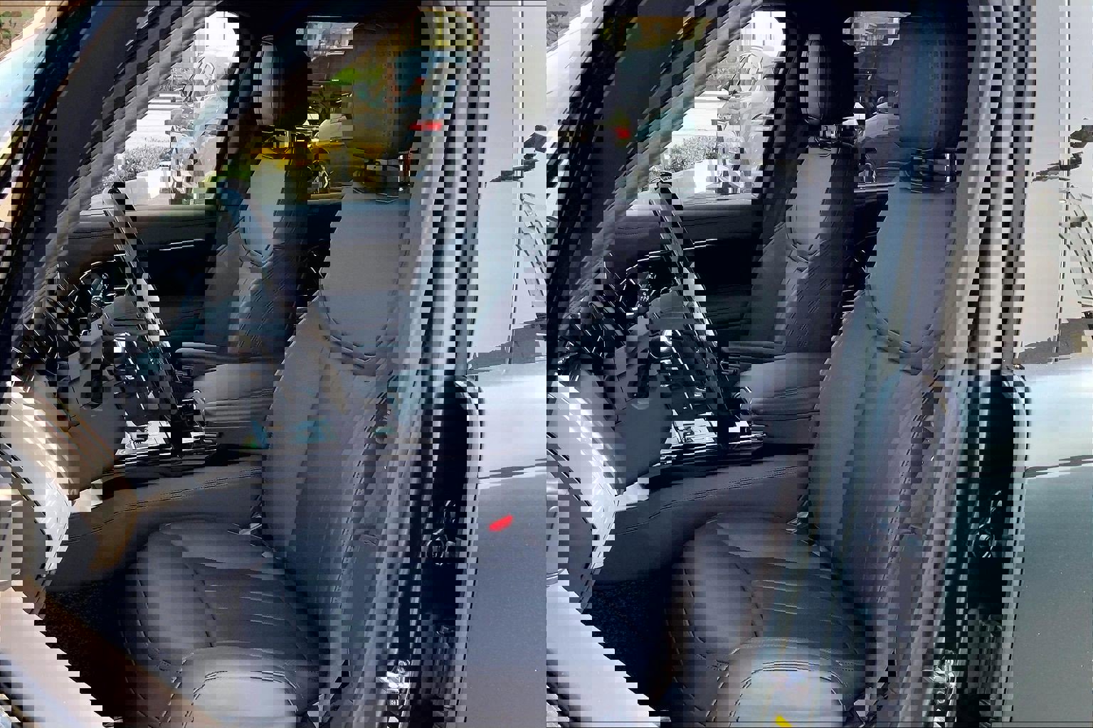 New 2026 Land Rover Range Rover SE image 13