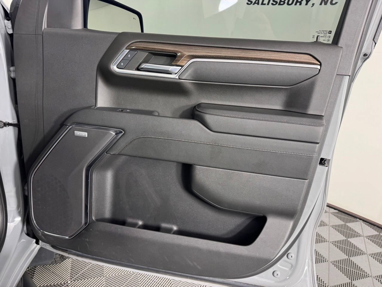 Used 2024 Chevrolet Silverado 1500 LT Trail Boss w/ Convenience Package II AWD/4WD image 34