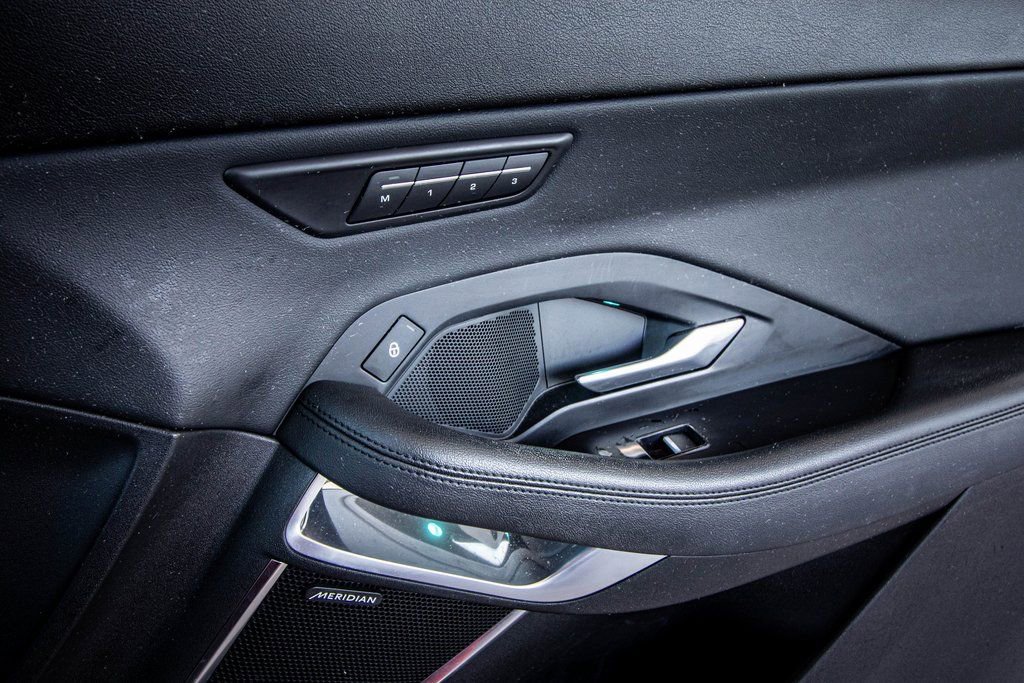 Used 2018 Jaguar E-PACE SE image 42