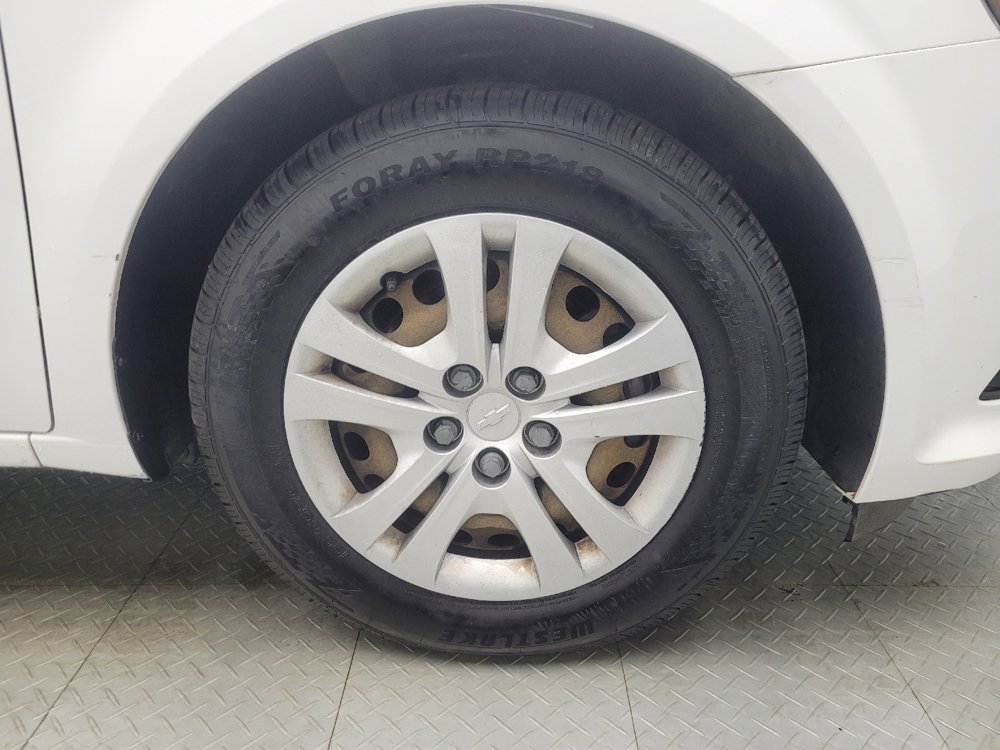 Used 2020 Chevrolet Sonic LT FWD image 31