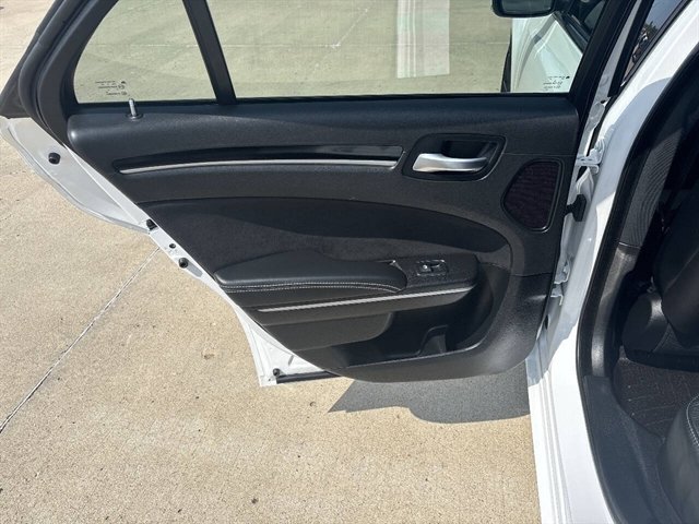 Used 2023 Chrysler 300 C RWD image 10