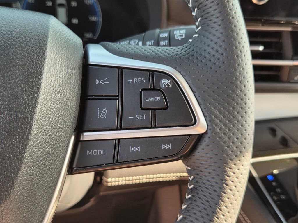 Used 2025 Toyota Sienna XSE image 28