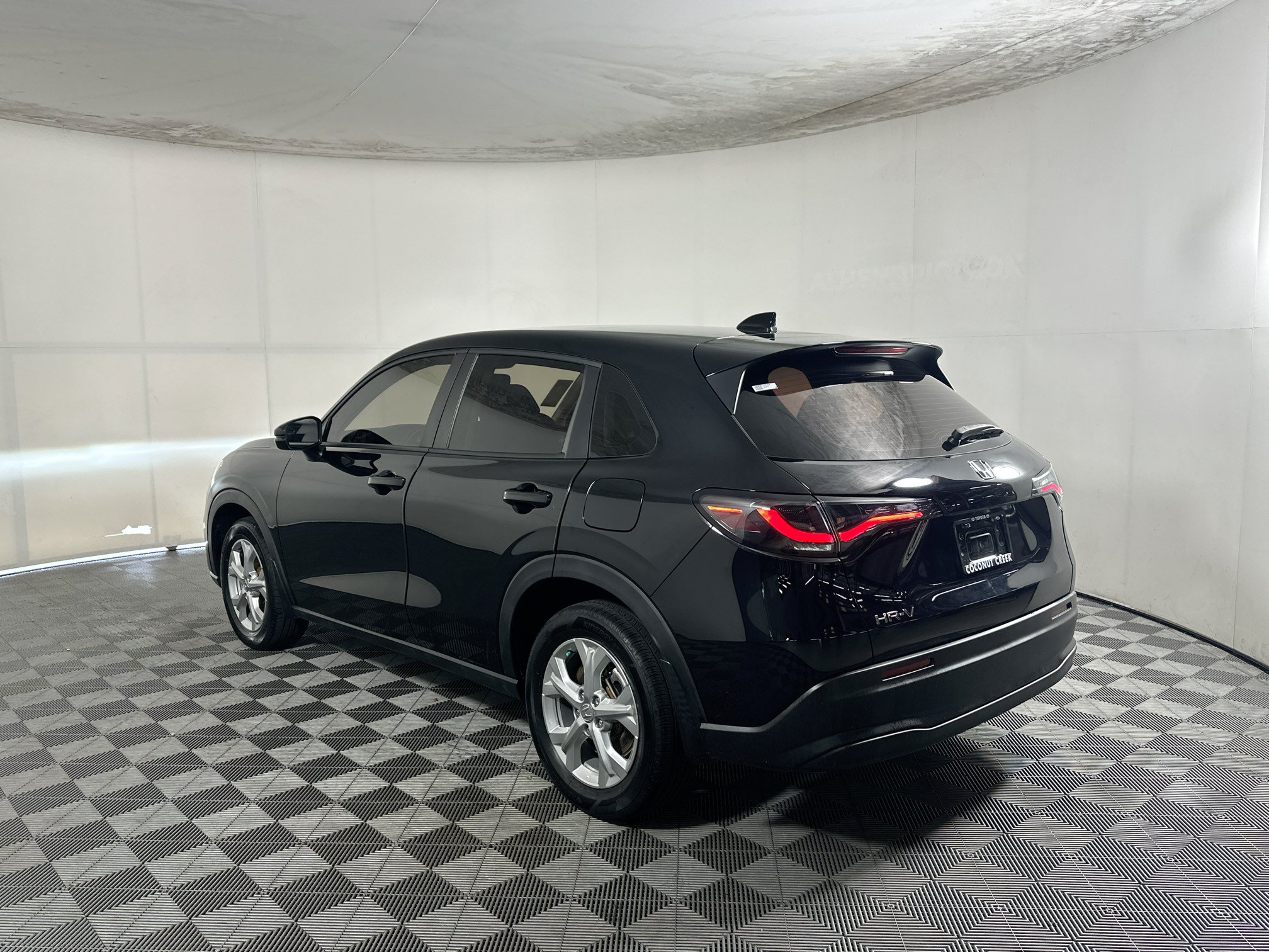 Used 2024 Honda HR-V LX image 5