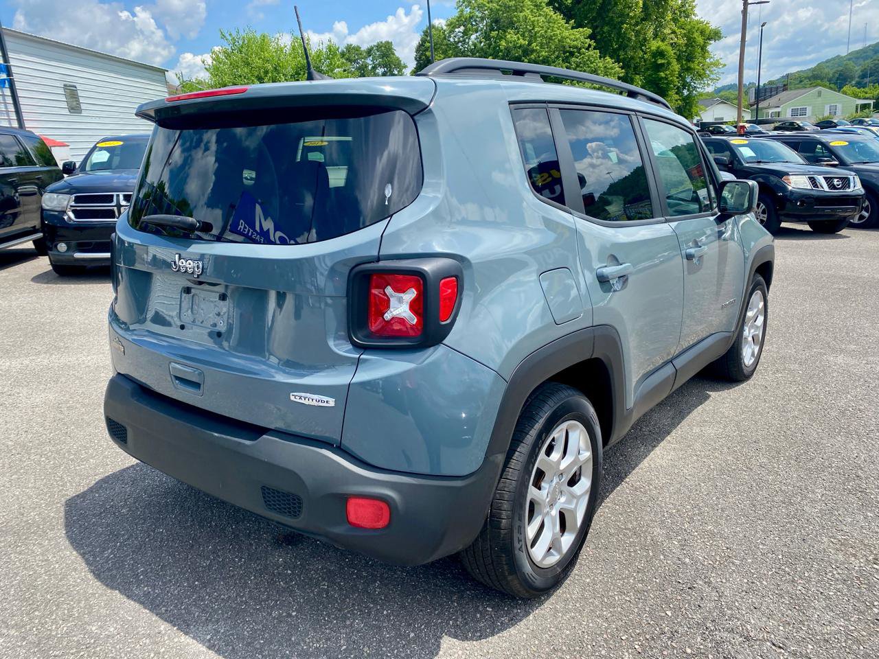 Used 2018 Jeep Renegade Latitude w/ Popular Equipment Group FWD image 6