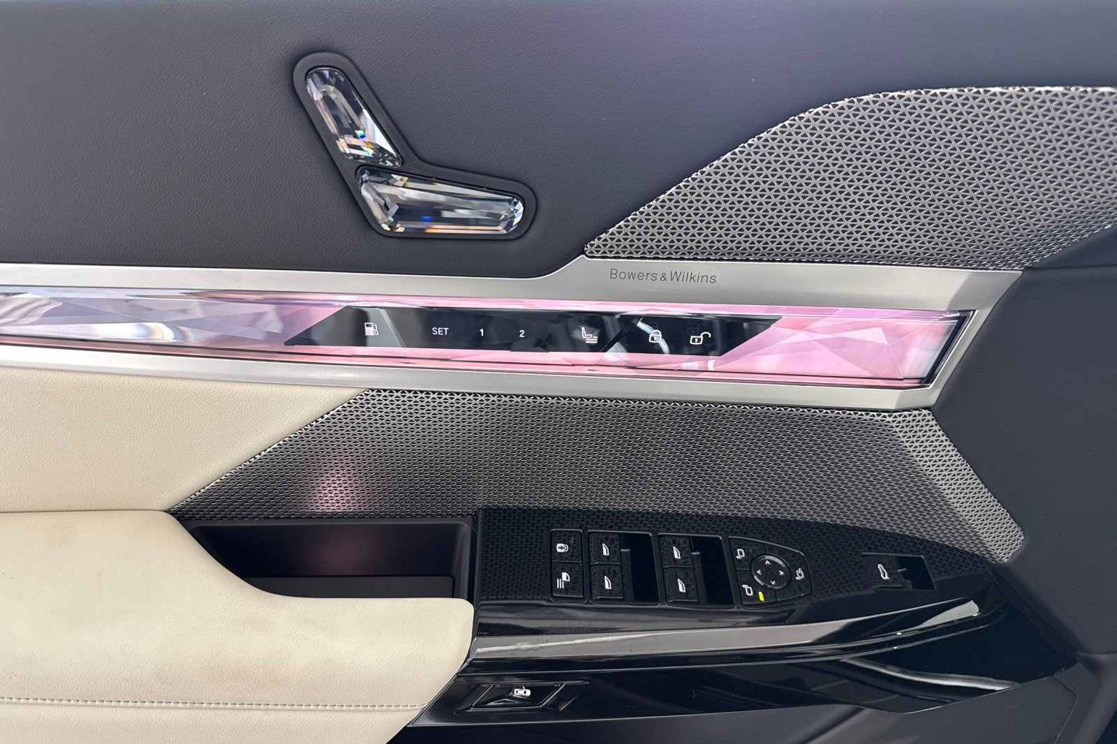New 2026 BMW 750e xDrive w/ Premium Package AWD/4WD image 14