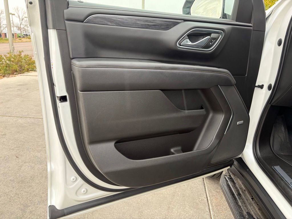 Used 2023 GMC Yukon SLT AWD/4WD image 11