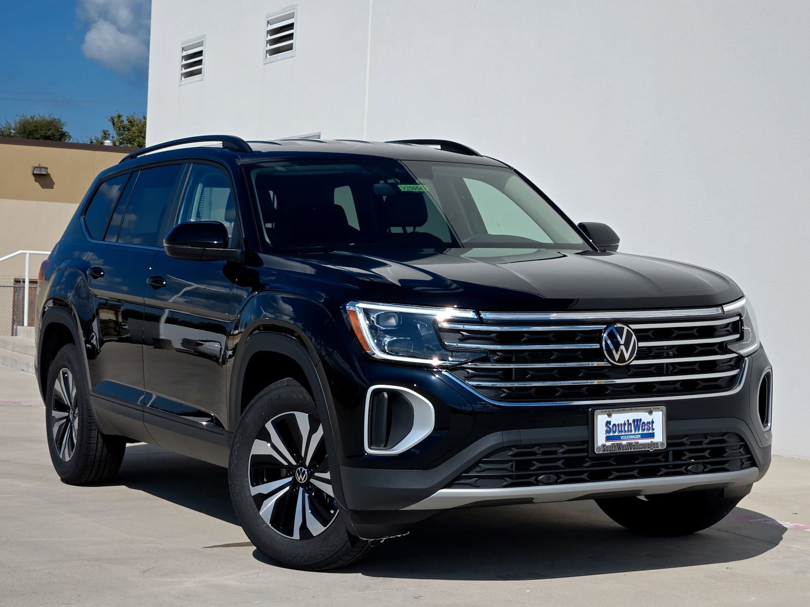 New 2026 Volkswagen Atlas SE image 2