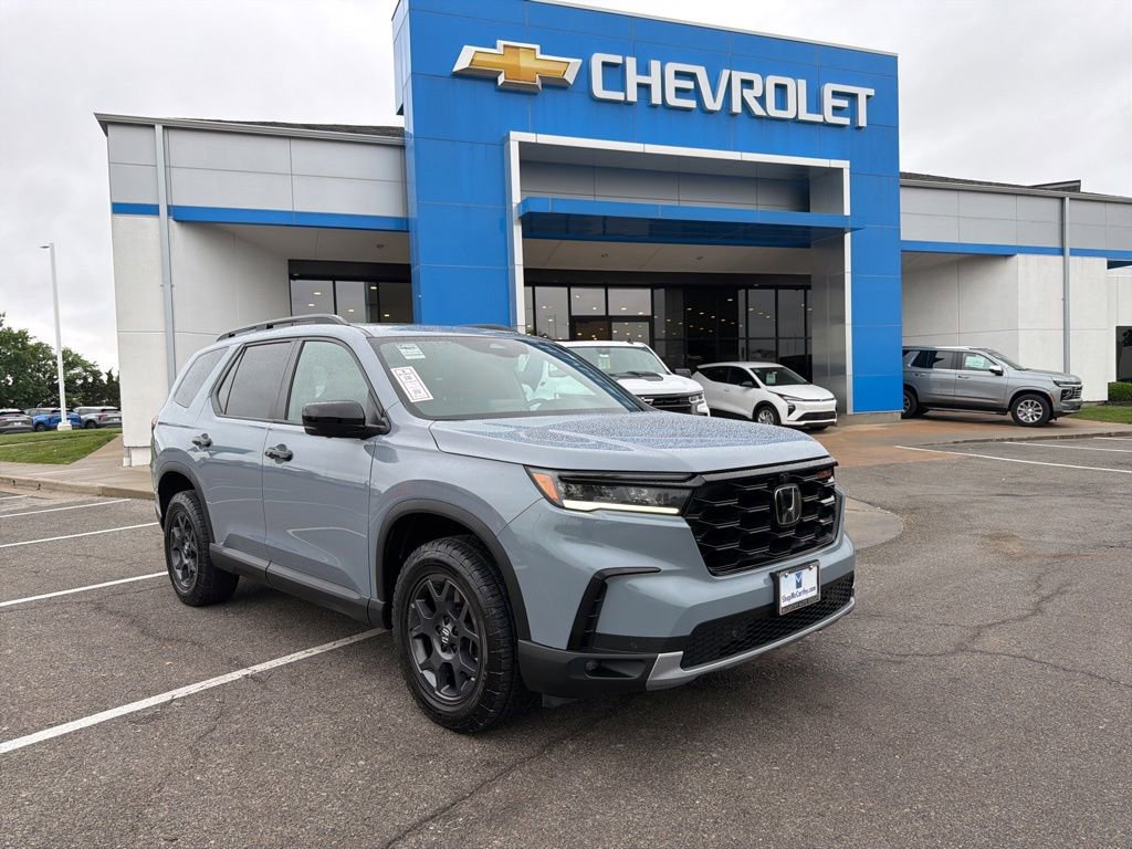 Used 2025 Honda Pilot TrailSport video 1