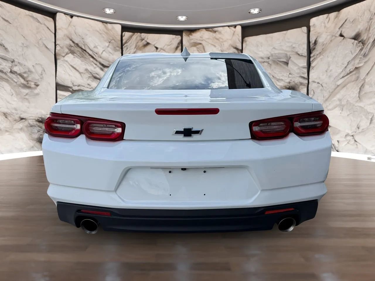 Used 2023 Chevrolet Camaro LT w/ Technology Package image 8