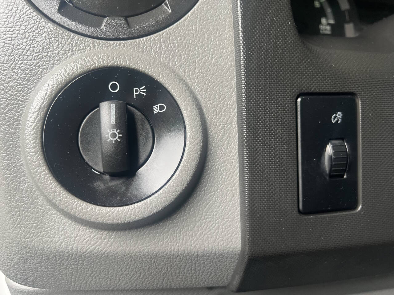 Used 2016 Ford E-350 and Econoline 350 Super Duty w/ Power Windows & Locks Group RWD image 18
