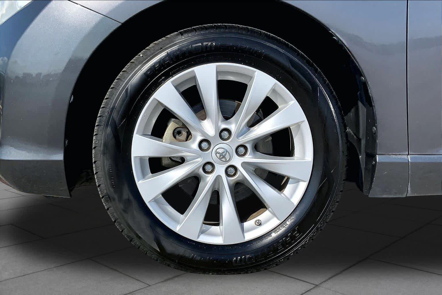 Used 2013 Toyota Venza LE w/ LE Convenience Pkg FWD image 11