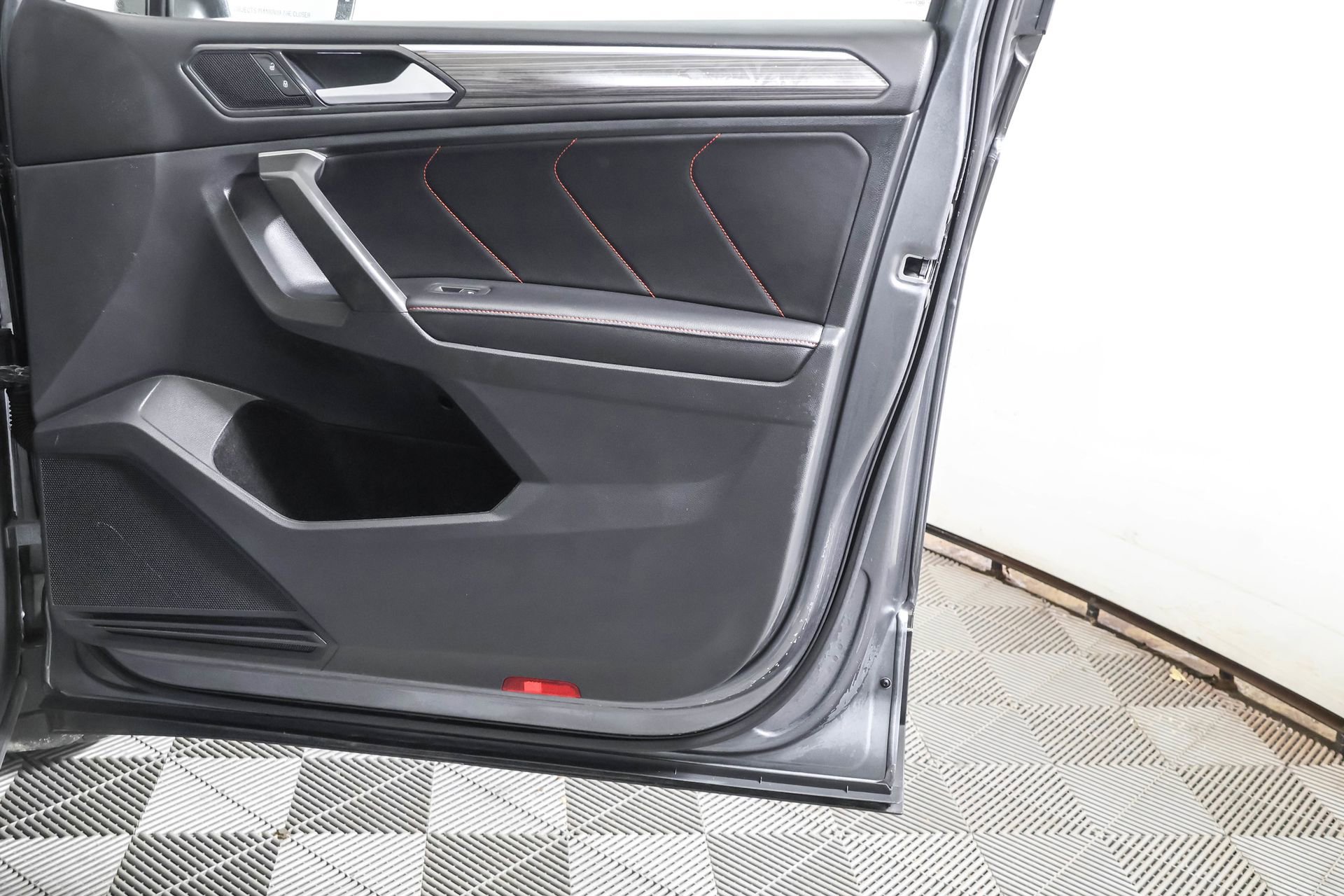 Used 2024 Volkswagen Tiguan Wolfsburg Edition image 45