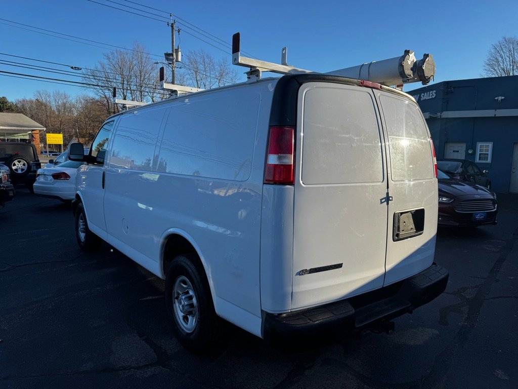 Used 2017 Chevrolet Express 3500 image 4