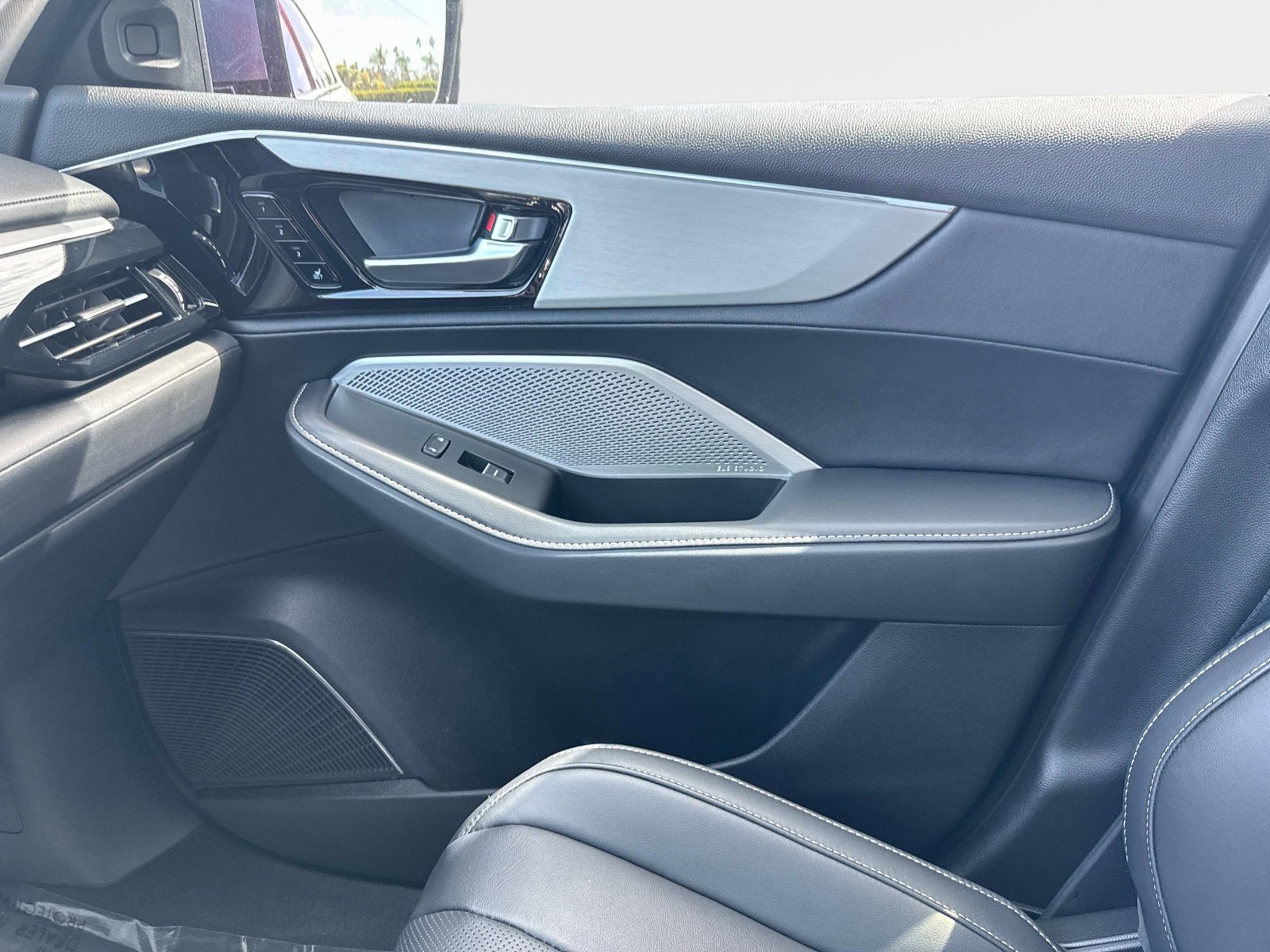 Certified 2024 Acura MDX FWD w/ Technology Package image 21