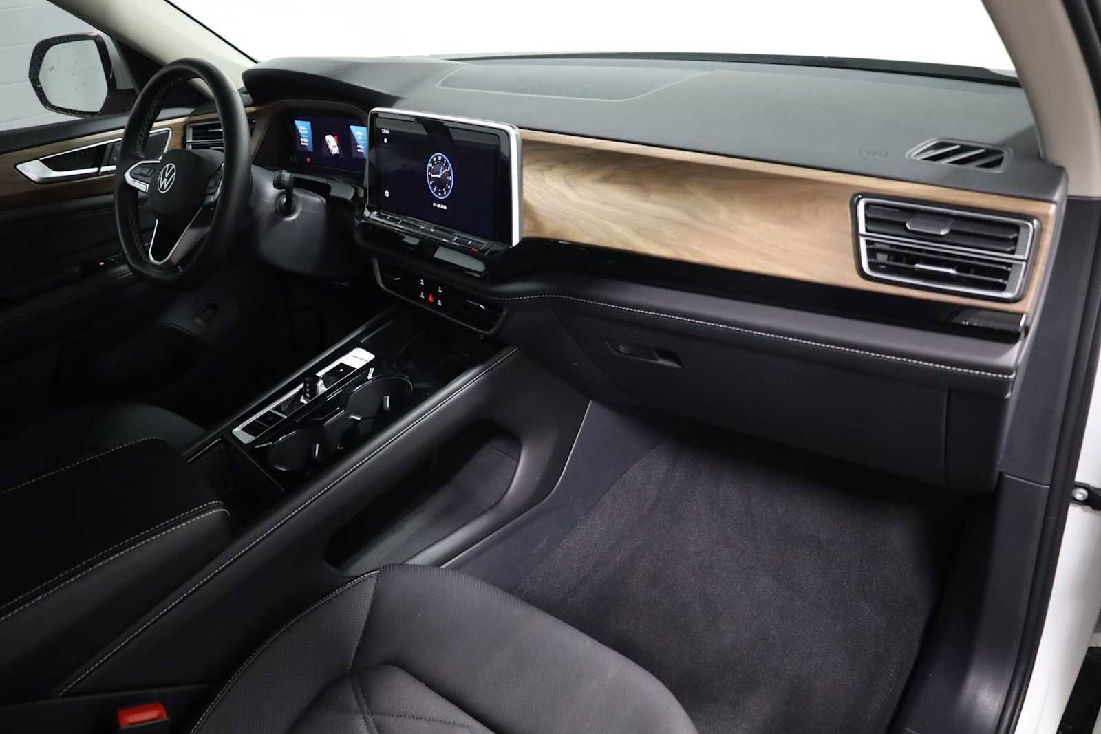 Used 2024 Volkswagen Atlas SE image 6