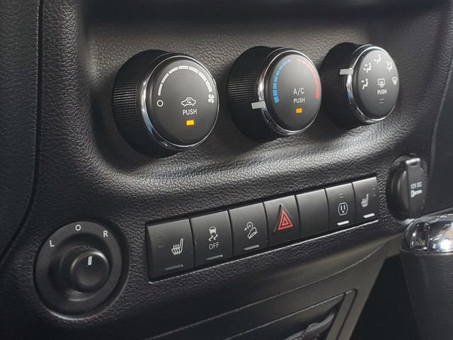 Used 2016 Jeep Wrangler Unlimited Sahara w/ Dual Top Group AWD/4WD image 18