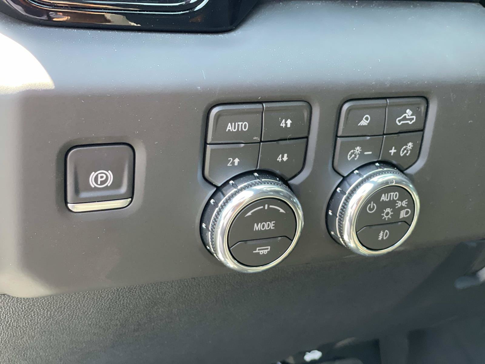New 2026 GMC Sierra 2500 AT4 w/ AT4 Premium Plus Package AWD/4WD image 19