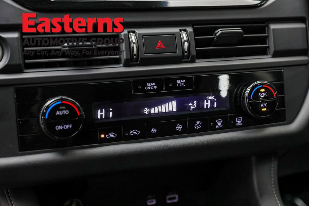 Used 2024 Nissan Pathfinder S image 21