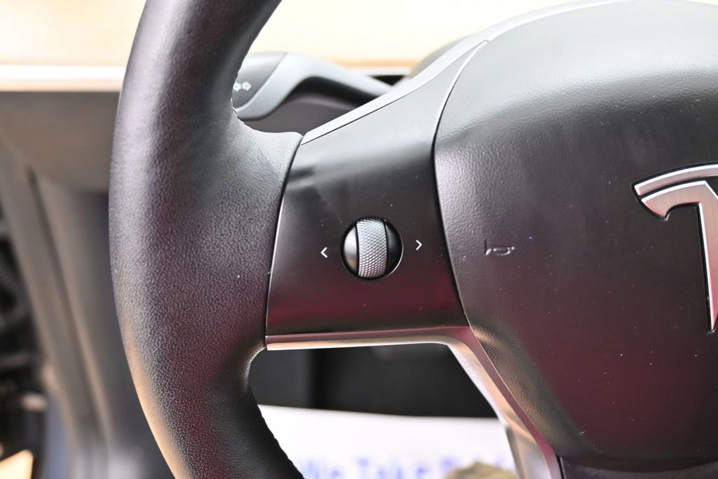 Used 2023 Tesla Model Y Long Range AWD/4WD image 18