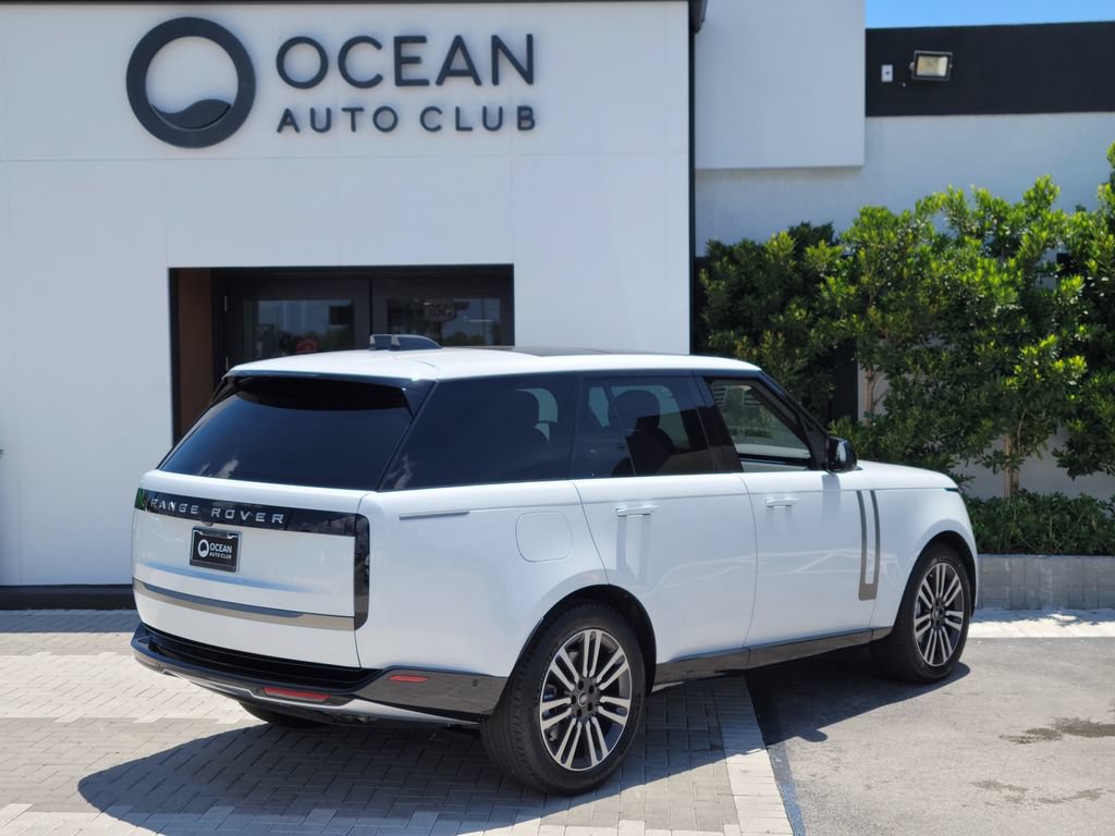 Used 2024 Land Rover Range Rover SE AWD/4WD image 3