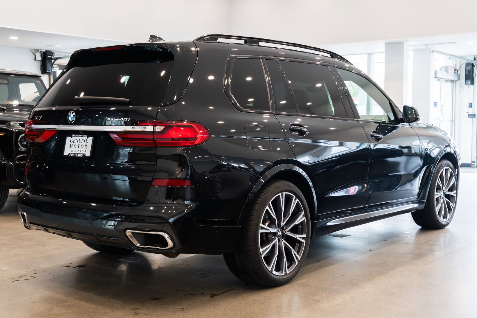 Used 2022 BMW X7 xDrive40i w/ M Sport Package image 4