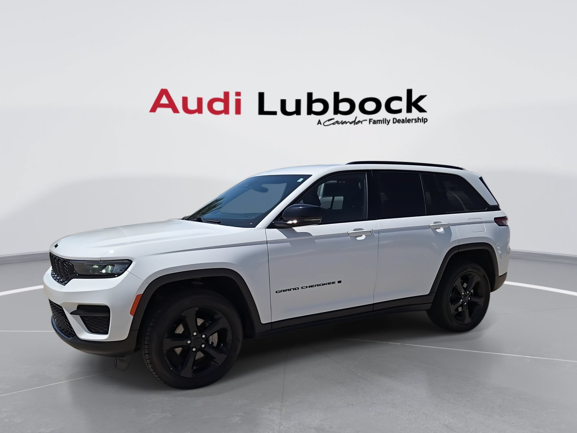 Used 2023 Jeep Grand Cherokee Altitude AWD/4WD image 5