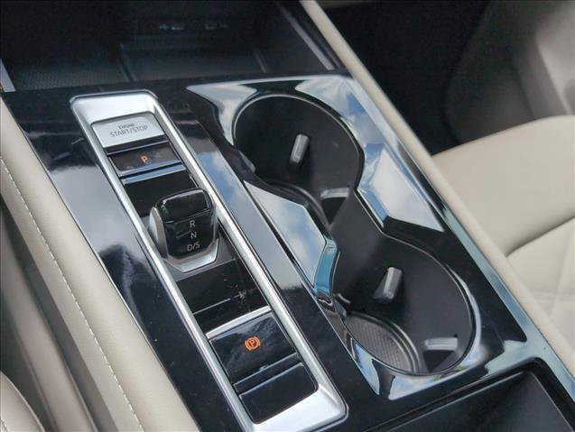 Used 2024 Volkswagen Atlas SE w/ Panoramic Sunroof Package FWD image 17