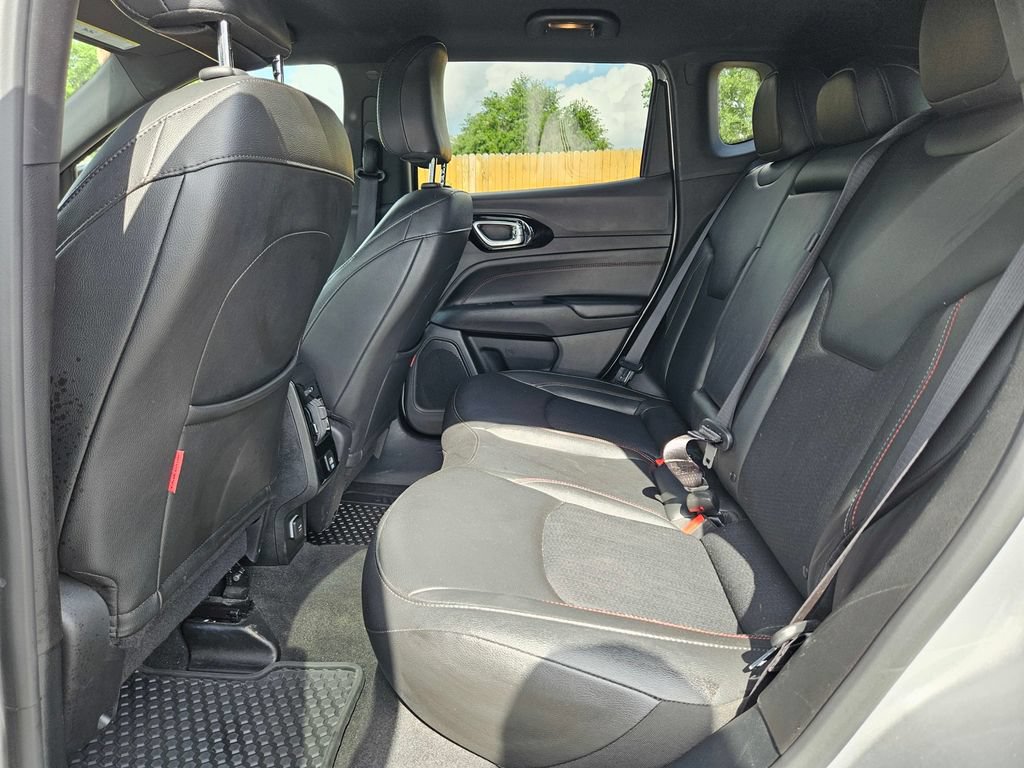 Used 2025 Jeep Compass Trailhawk w/ Trailer Tow Group AWD/4WD image 13