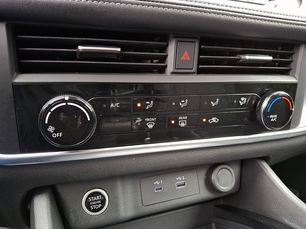 Used 2023 Nissan Rogue S image 15