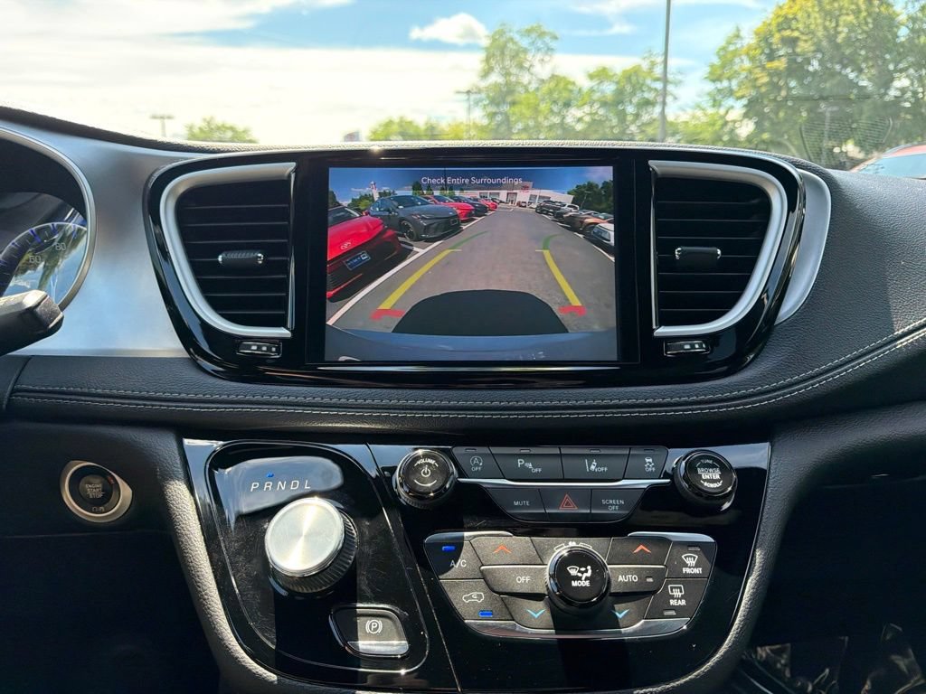 Used 2021 Chrysler Pacifica Touring-L w/ S Appearance Package AWD/4WD image 26