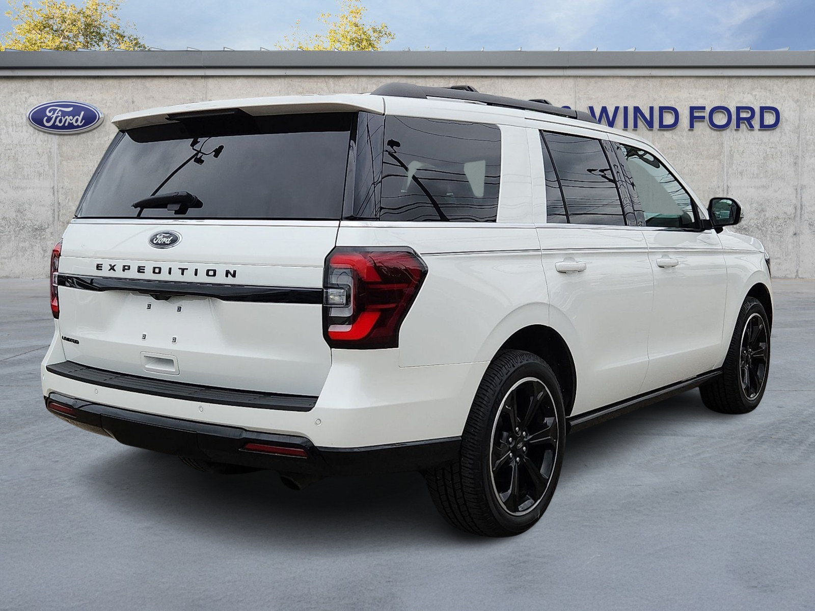 Used 2023 Ford Expedition Limited AWD/4WD image 6