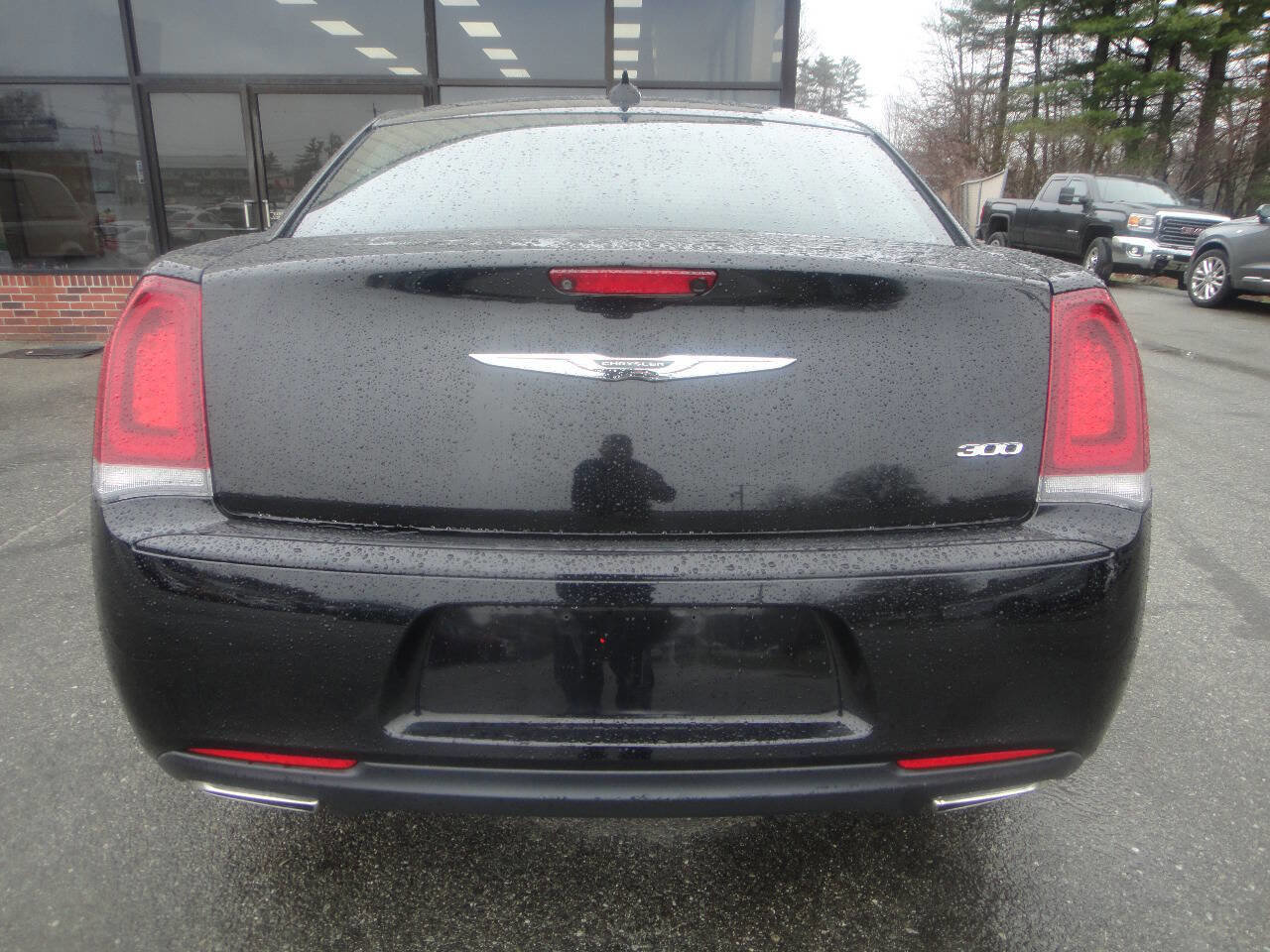 Used 2019 Chrysler 300 Touring w/ Sport Appearance Package image 5
