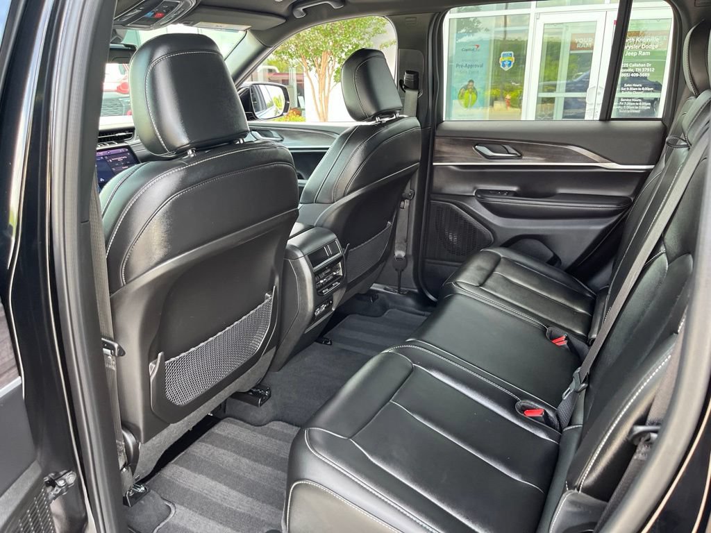 Used 2025 Jeep Grand Cherokee Limited AWD/4WD image 16