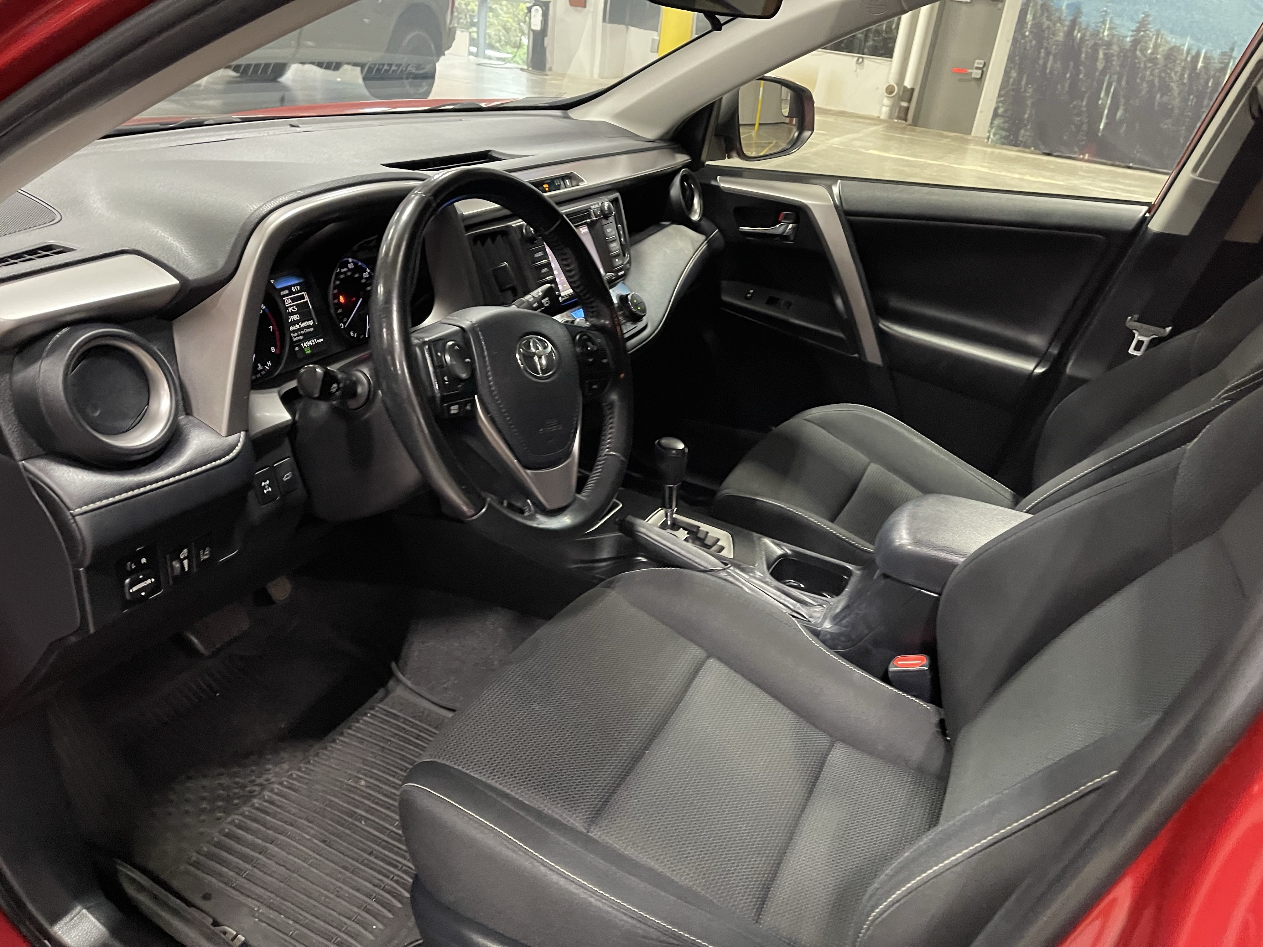 Used 2017 Toyota RAV4 XLE w/ Plus Special Value Package AWD/4WD image 10
