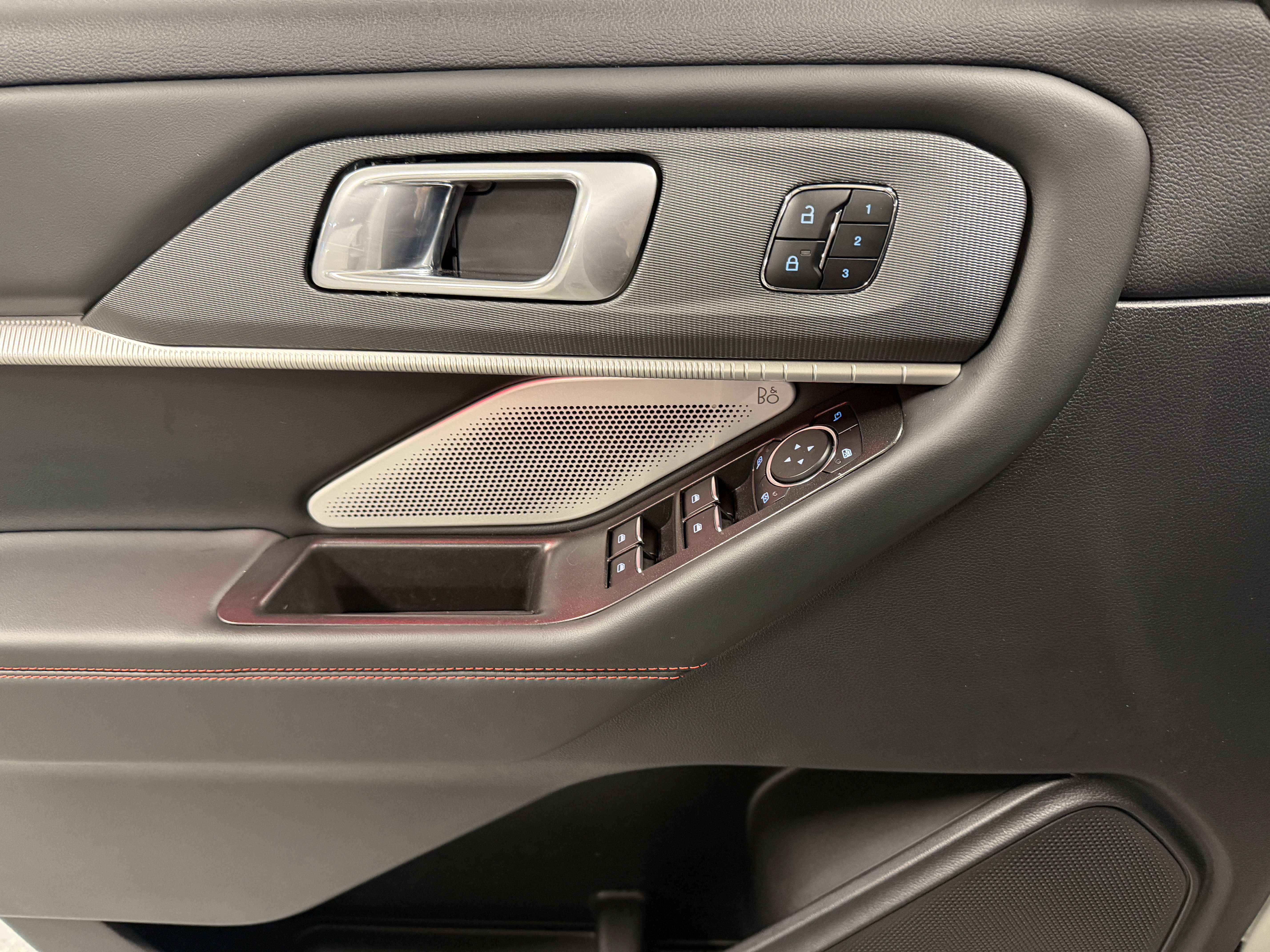 Used 2025 Ford Explorer ST image 23