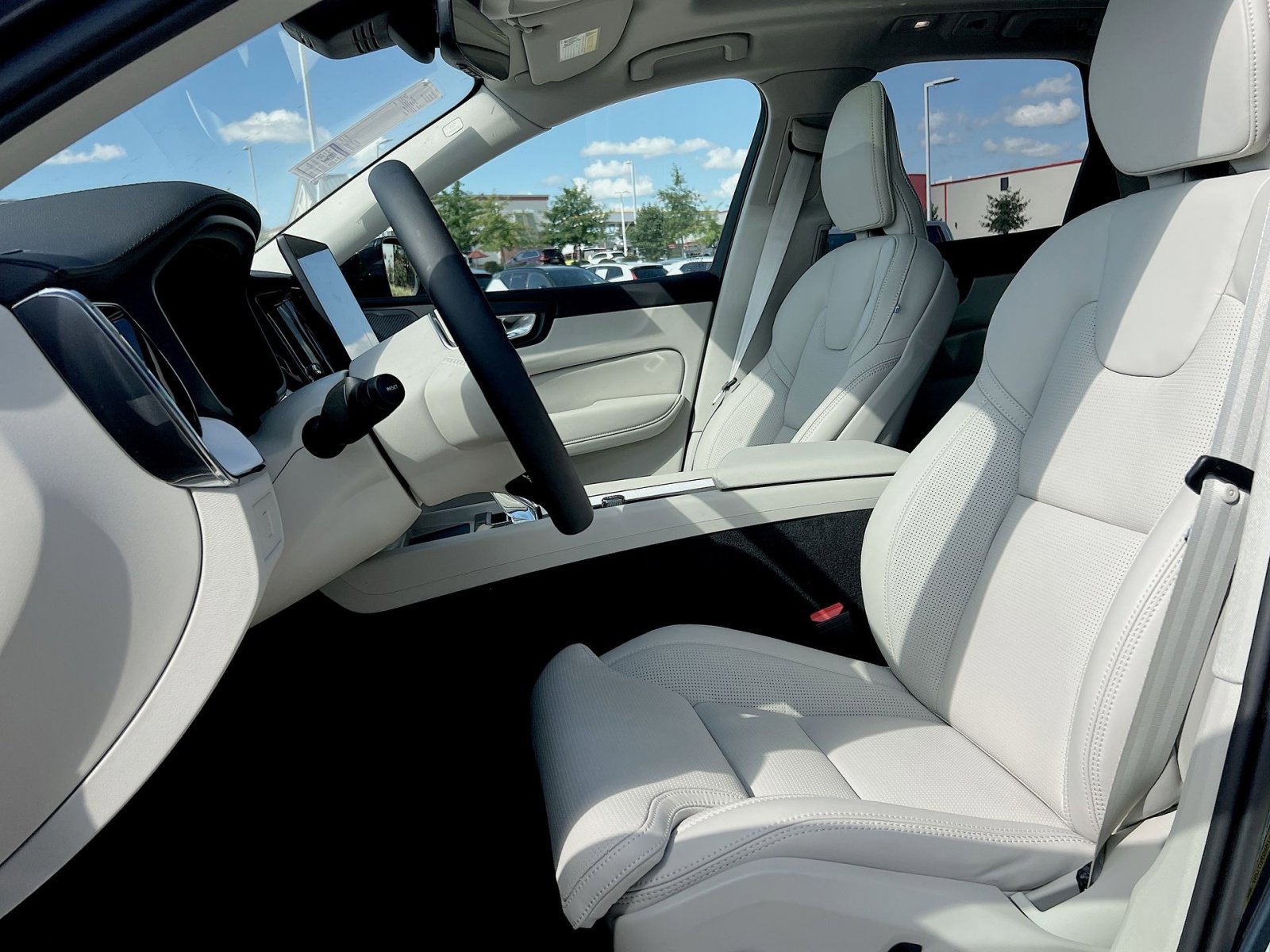 New 2026 Volvo XC60 B5 Ultra w/ Climate Package AWD/4WD image 13