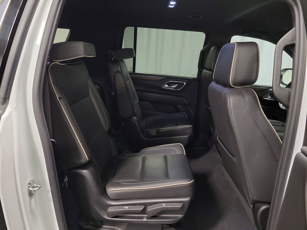 Used 2023 Chevrolet Suburban Premier image 26