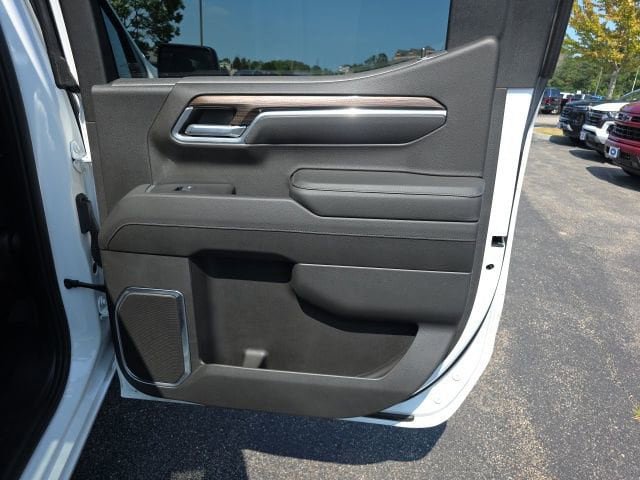 Used 2022 Chevrolet Silverado 1500 RST w/ LPO, Dark Essentials Package AWD/4WD image 14