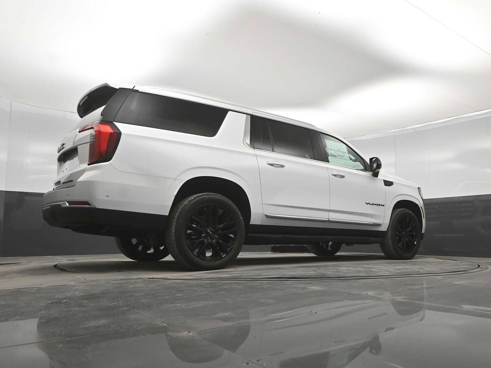 New 2026 GMC Yukon XL Elevation w/ LPO, Elevation Black Package AWD/4WD image 38