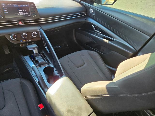 Used 2023 Hyundai Elantra SE image 17