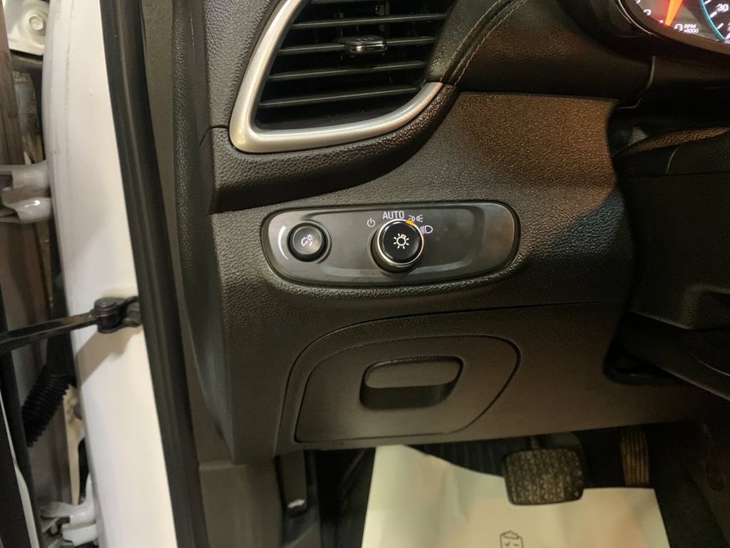 Used 2021 Chevrolet Equinox LT FWD image 33