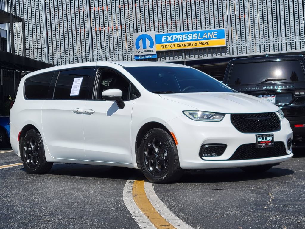 Used 2023 Chrysler Pacifica Touring-L w/ S Appearance Package FWD image 35