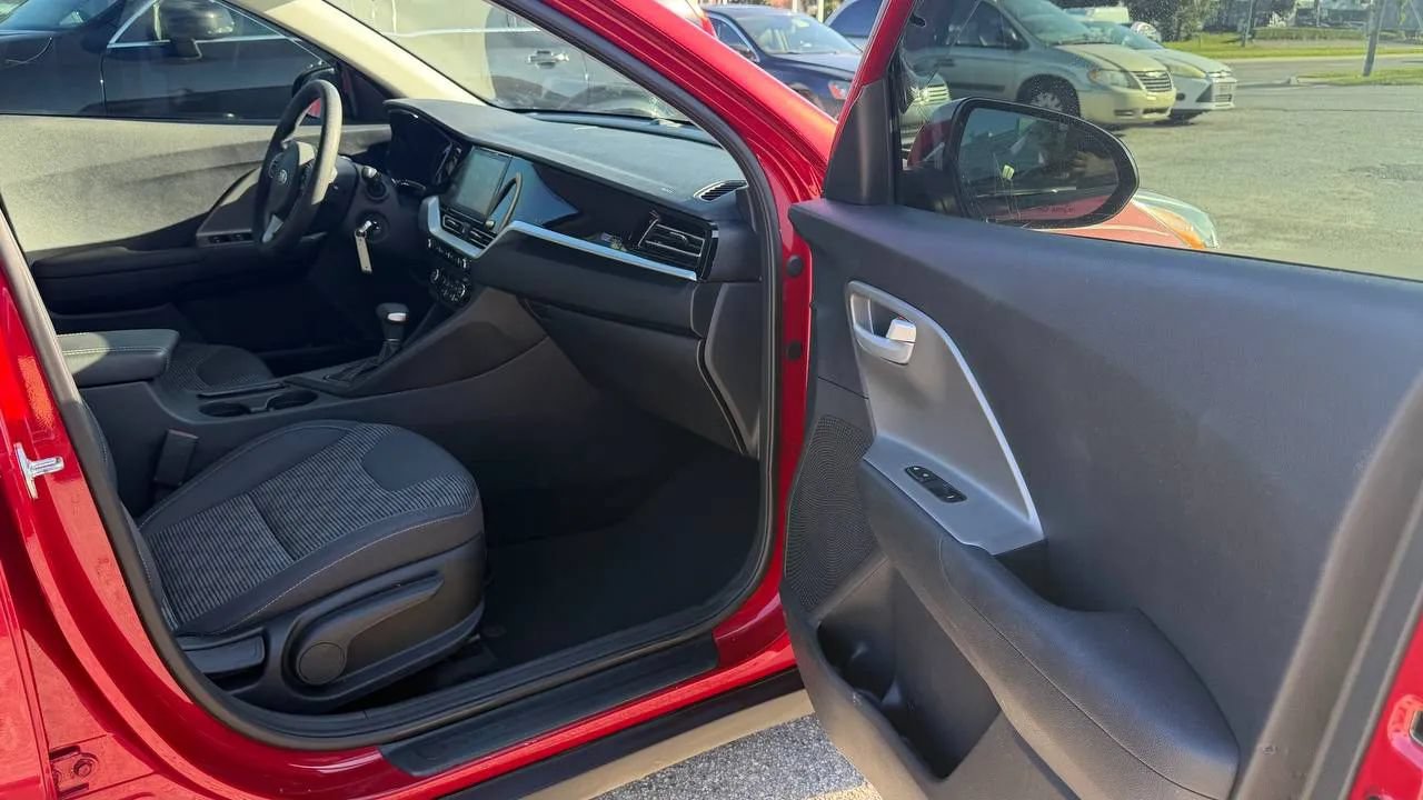 Used 2021 Kia Niro LX FWD image 15
