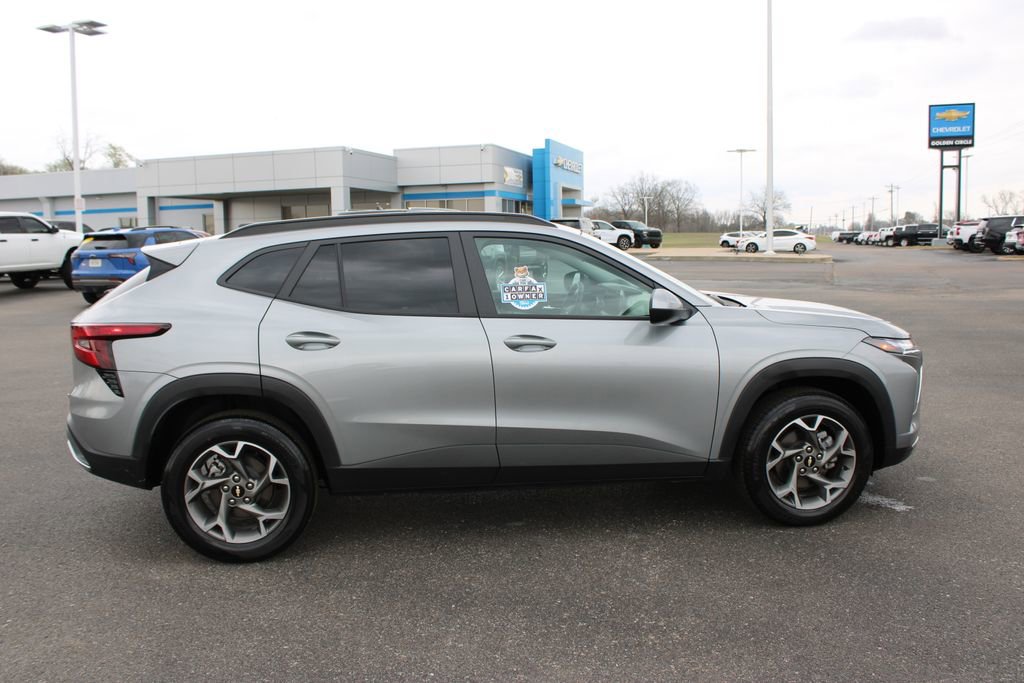 Used 2025 Chevrolet Trax LT image 11