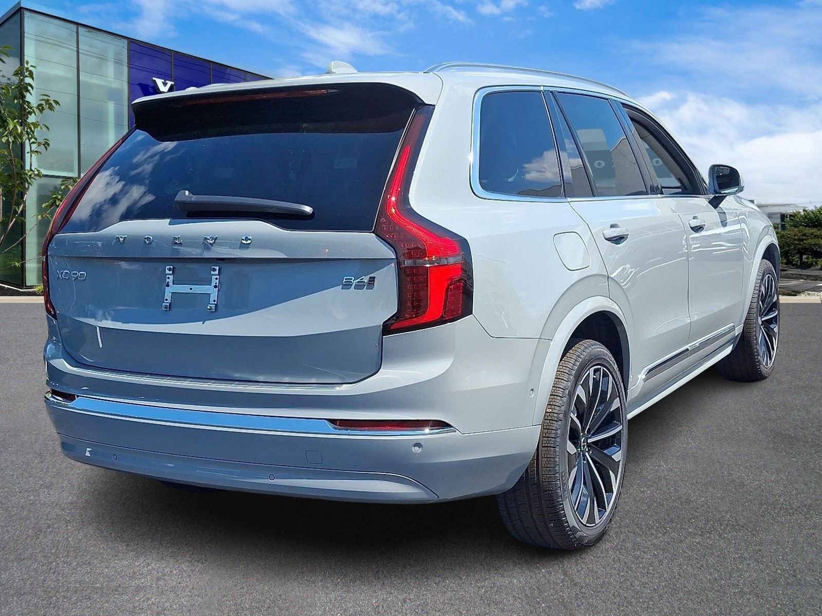 New 2026 Volvo XC90 B6 Plus w/ Protection Package Premier image 6