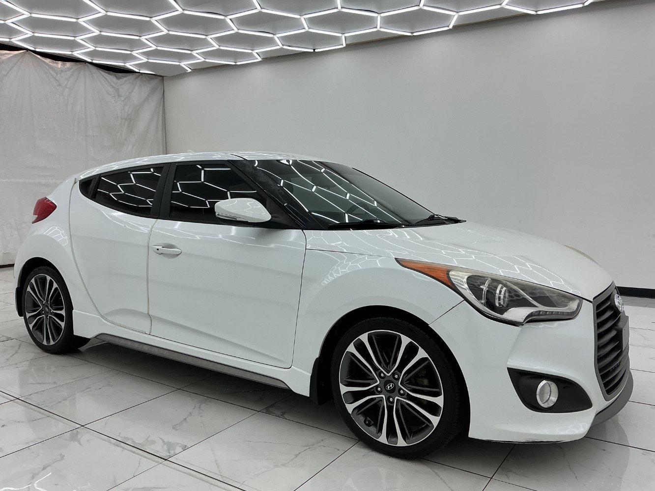 Used 2016 Hyundai Veloster Turbo FWD image 7