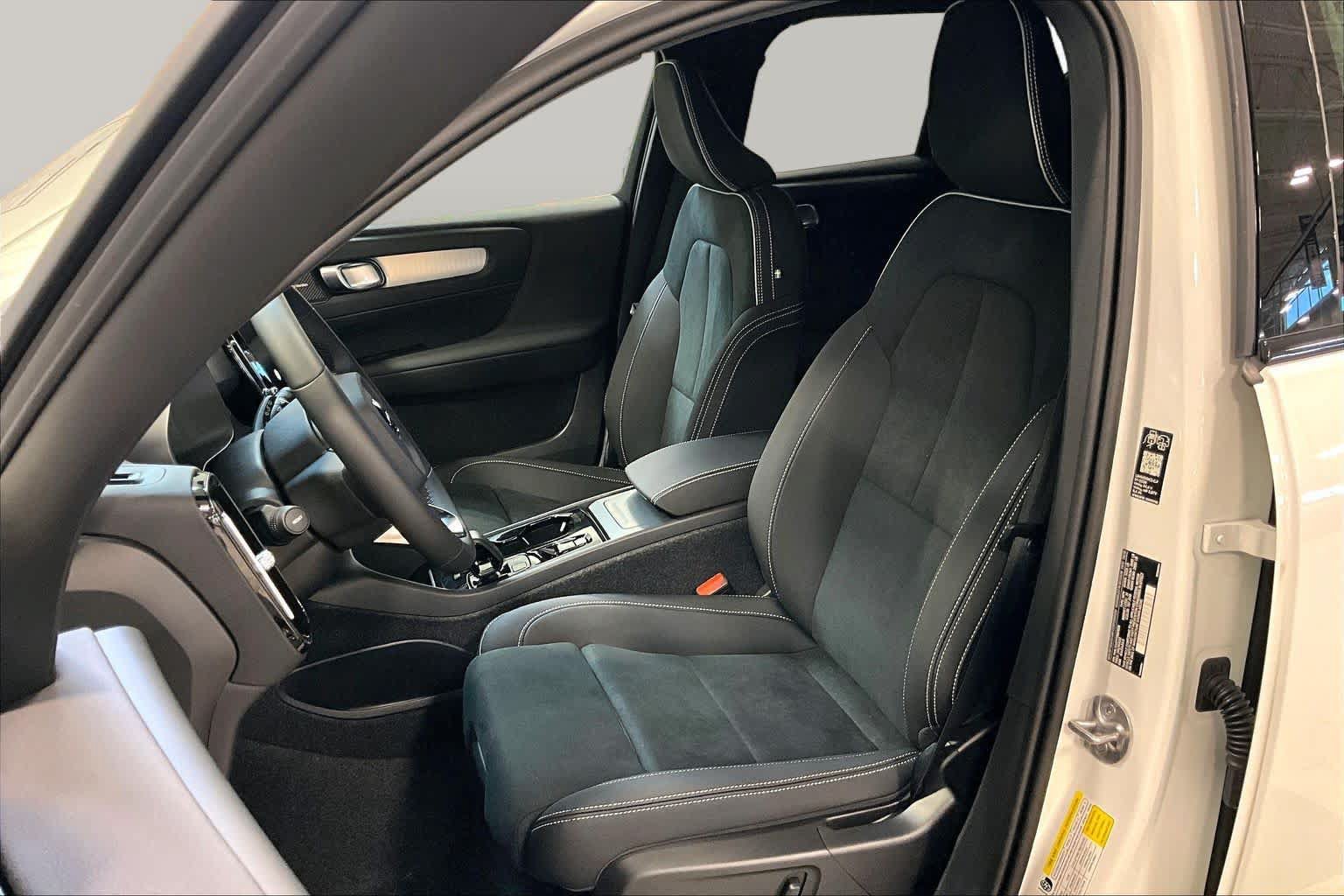 New 2026 Volvo XC40 B5 Ultra w/ Protection Package Premier AWD/4WD image 13