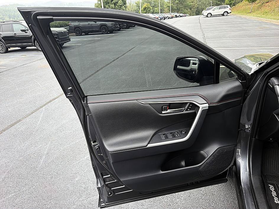 Used 2025 Toyota RAV4 XSE w/ Premium Package AWD/4WD image 9