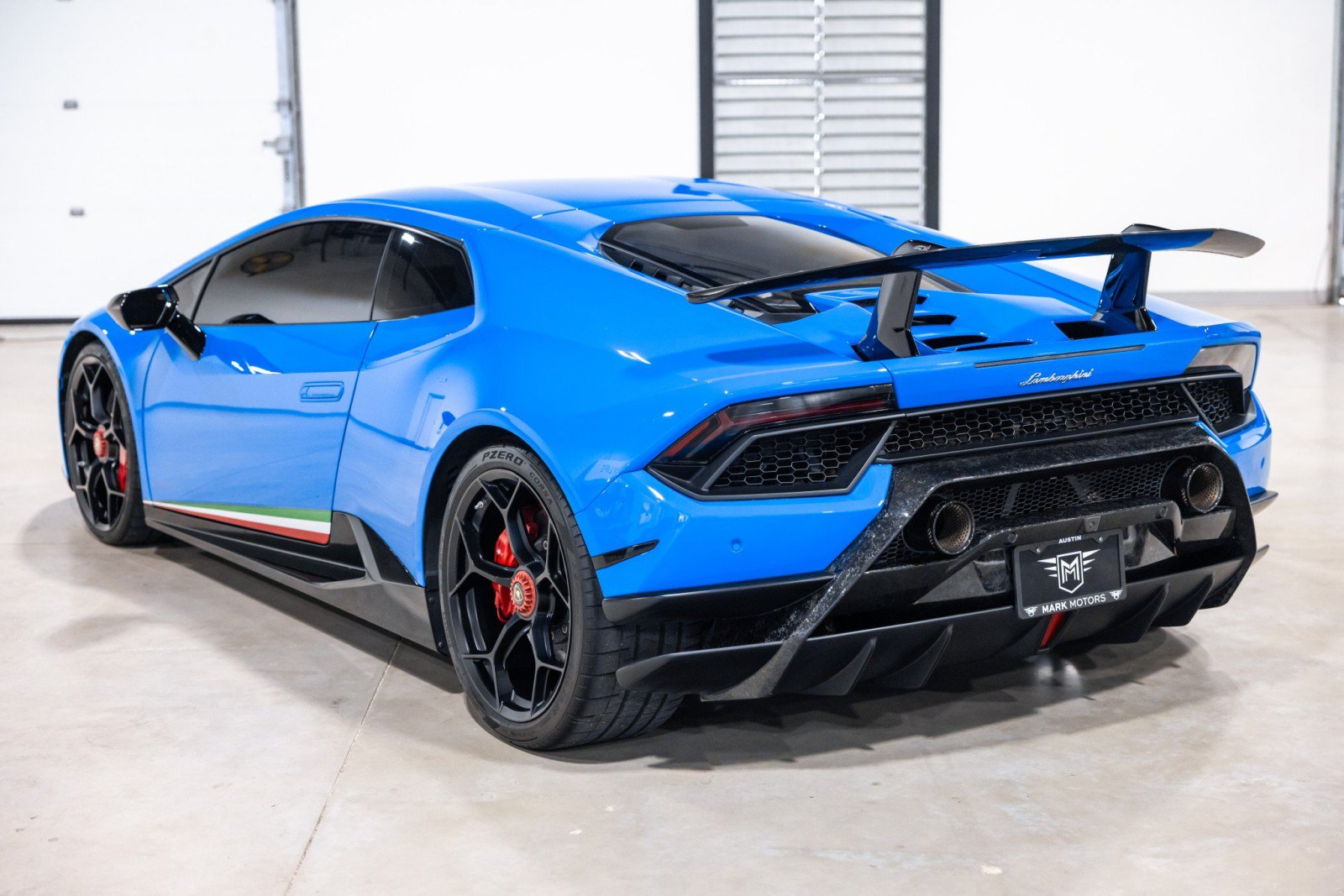 Used 2018 Lamborghini Huracan Performante AWD/4WD image 7